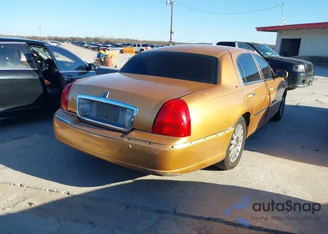 2003 Lincoln Town Car Cartier z USA, uszkodzony, nr VIN 1LNHM83WX3Y633077